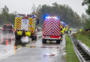 Starkregen auf A45: Zwei Autos überschlagen